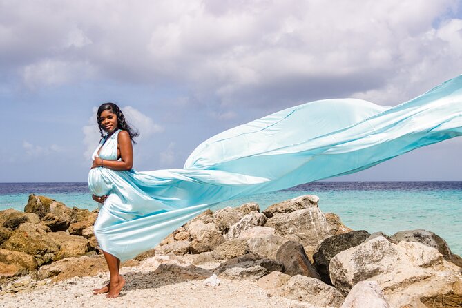 1 Hour Private Flying Dress Photoshoot in Curacao - Learning to pose with Diana’s guidance