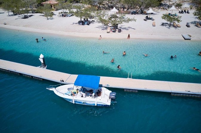 2 hour private boat tour - Spanish Waters, Swim Stop & Boarding - A good fit for families, couples, and small groups