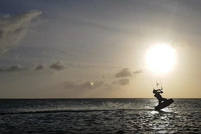 A little Taste of Kiteboarding - Watching local riders before and after your lesson