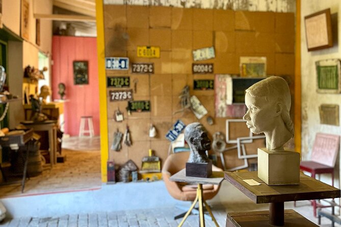 Curaçao Contemporary Art Tour - A small group makes the short visit work