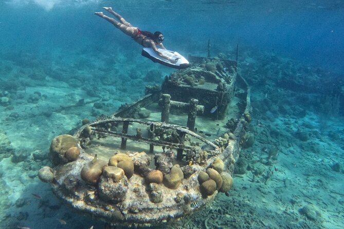 Curaçao Seabob Tugboat Adventure (Andymaxadventures Curaçao) - Learning to handle the underwater scooter