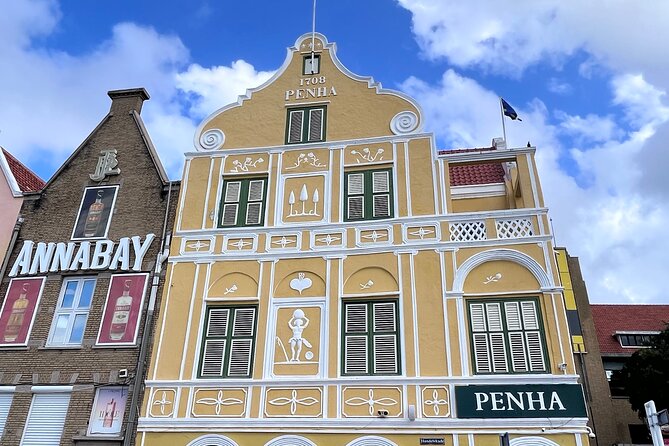 Curaçao Taste Sensation - Landish Curaçao and the meaning of dress