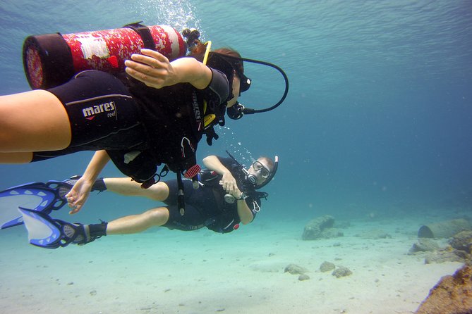Discover Scuba Diving in Curacao - Pool practice at Livingstone Jan Thiel