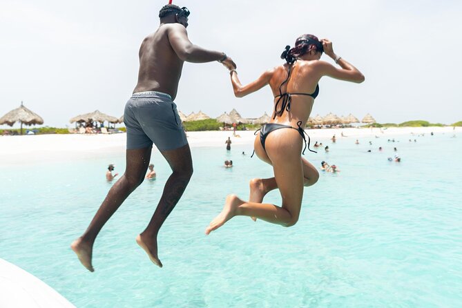 Exclusive 38ft Yacht Charter Experience in Klein Curaçao - BBQ lunch under shade or back on the boat