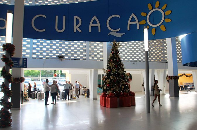 One Way Curacao Airport Transfer - Drivers can add a friendly first impression