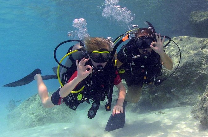 PADI Discover Scuba Dive at Coral Divers Curacao - Why the group size matters