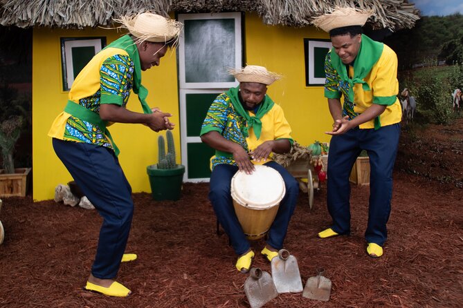 Photoshoot Activity with Traditional Curacao Attire - Selecting your images before you leave