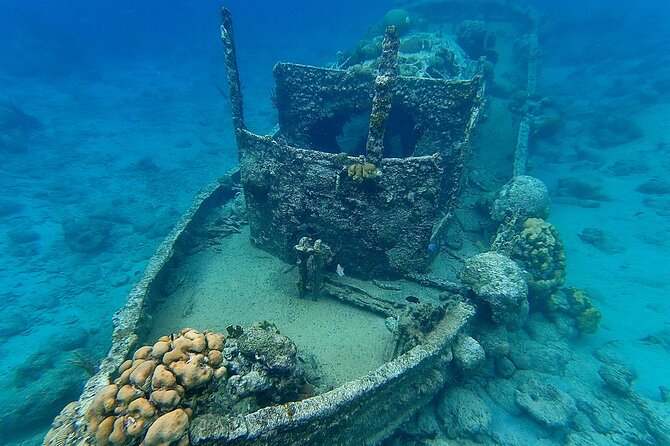 Snorkel boat trip: Sunken ship, old dutch fort & spanish bay - Why the Tugboat Wreck is the main event