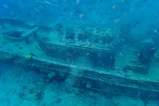 Snorkel boat trip: Sunken ship, old dutch fort & spanish bay - Sea conditions can change the feel of the ride
