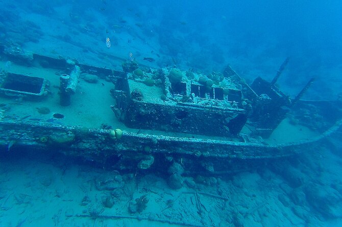 Snorkel boat trip: Sunken ship, old dutch fort & spanish bay - Who will enjoy this Curacao outing most