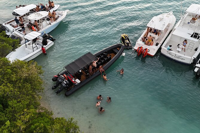 Sunday Boat Festival/Meet up with Dj’s, open bar & snacks - The meeting point deserves extra care