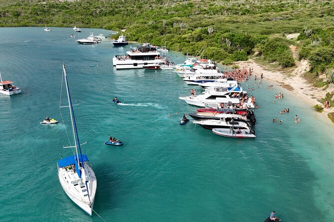 Sunday Boat Festival/Meet up with Dj’s, open bar & snacks - Should you book the Fuik Bay party?