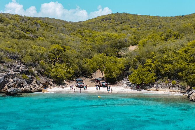 West Island & Beach Safari - Playa Jeremi is the easy finish